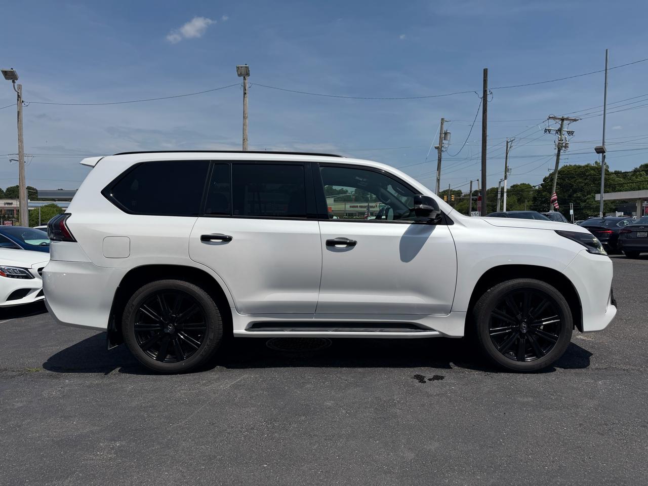 Lexus LX  2021