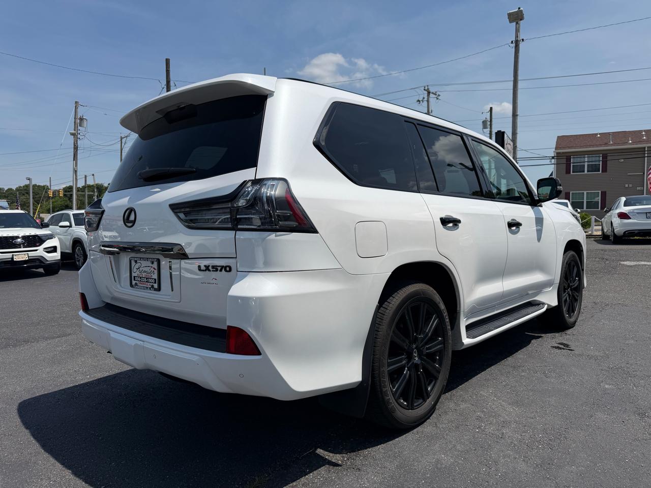 Lexus LX  2021