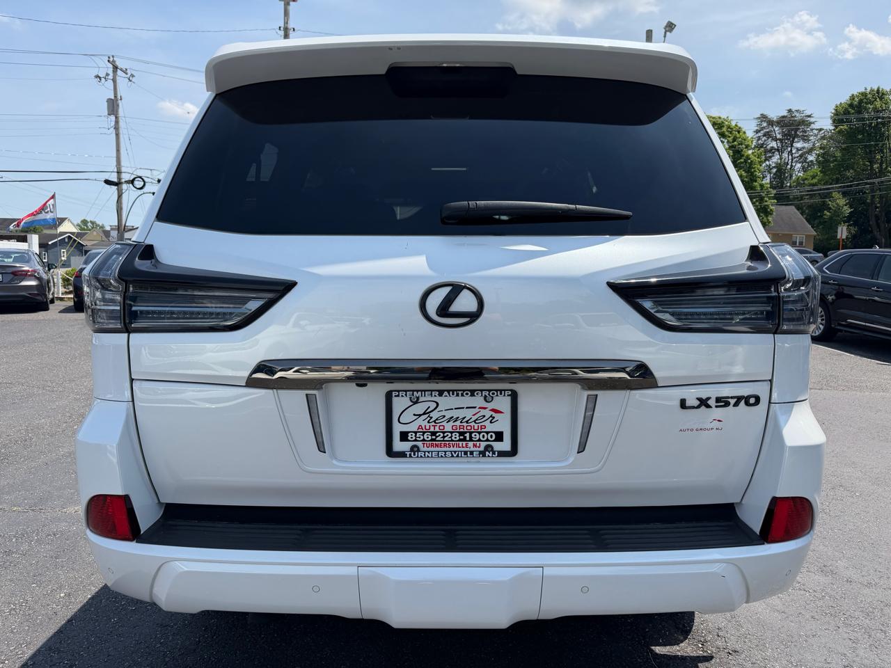 Lexus LX  2021