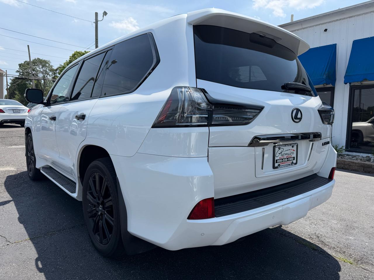 Lexus LX  2021