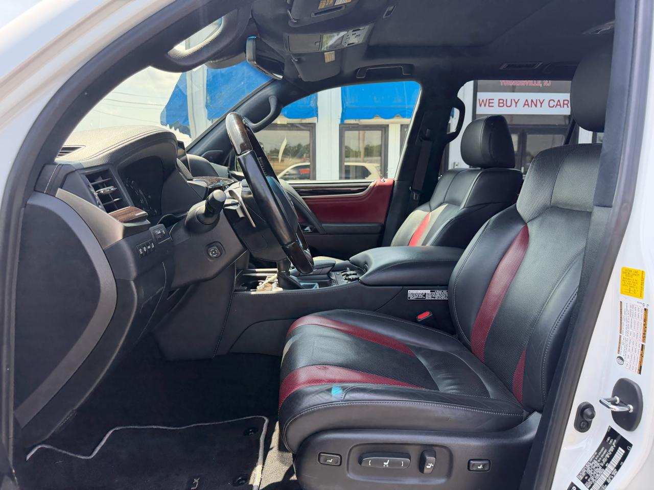 Lexus LX  2021