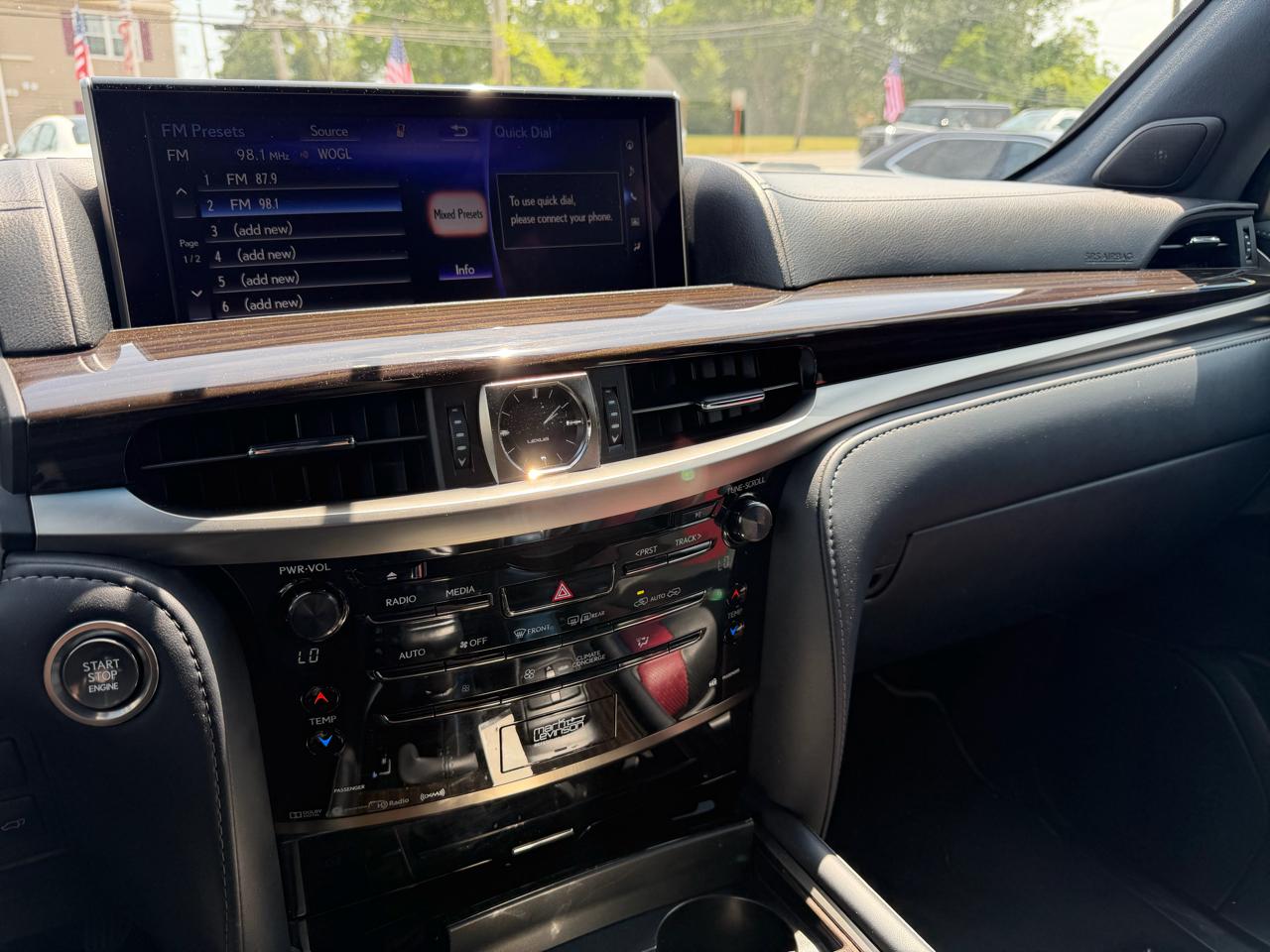 Lexus LX  2021