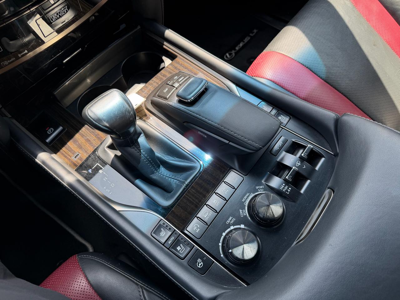 Lexus LX  2021