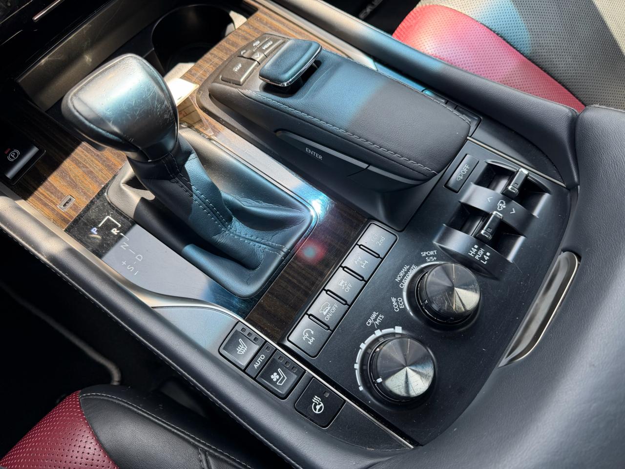 Lexus LX  2021