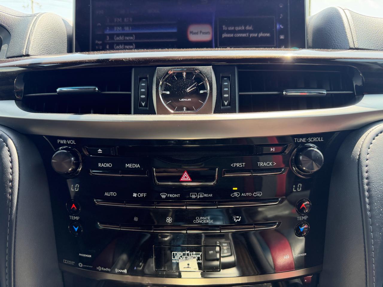 Lexus LX  2021