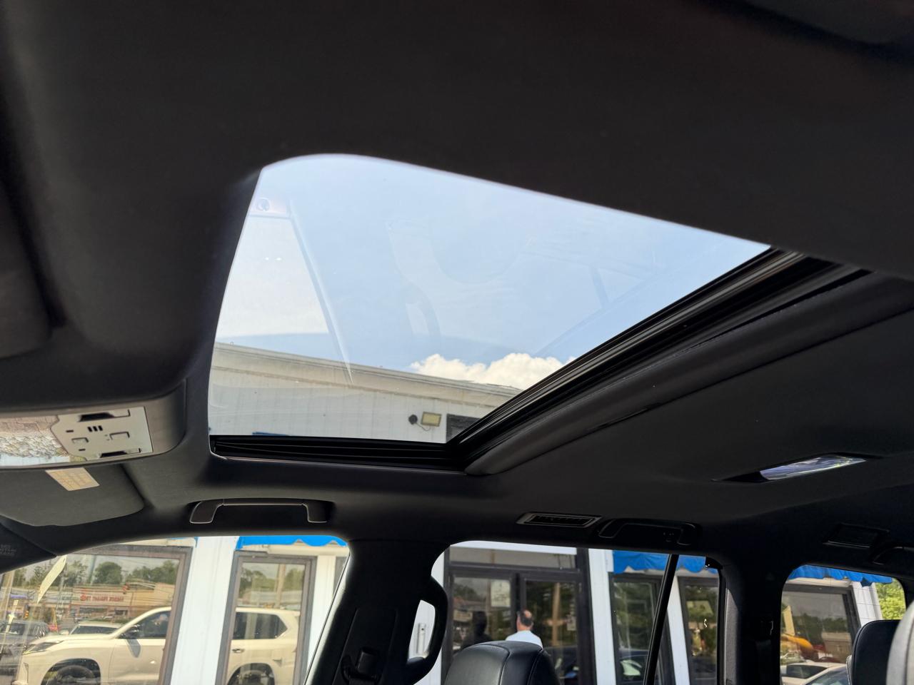 Lexus LX  2021