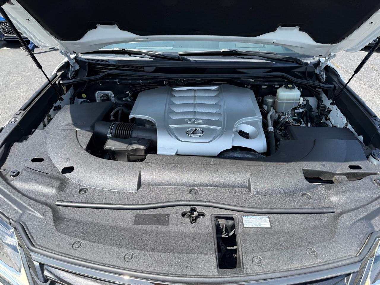 Lexus LX  2021