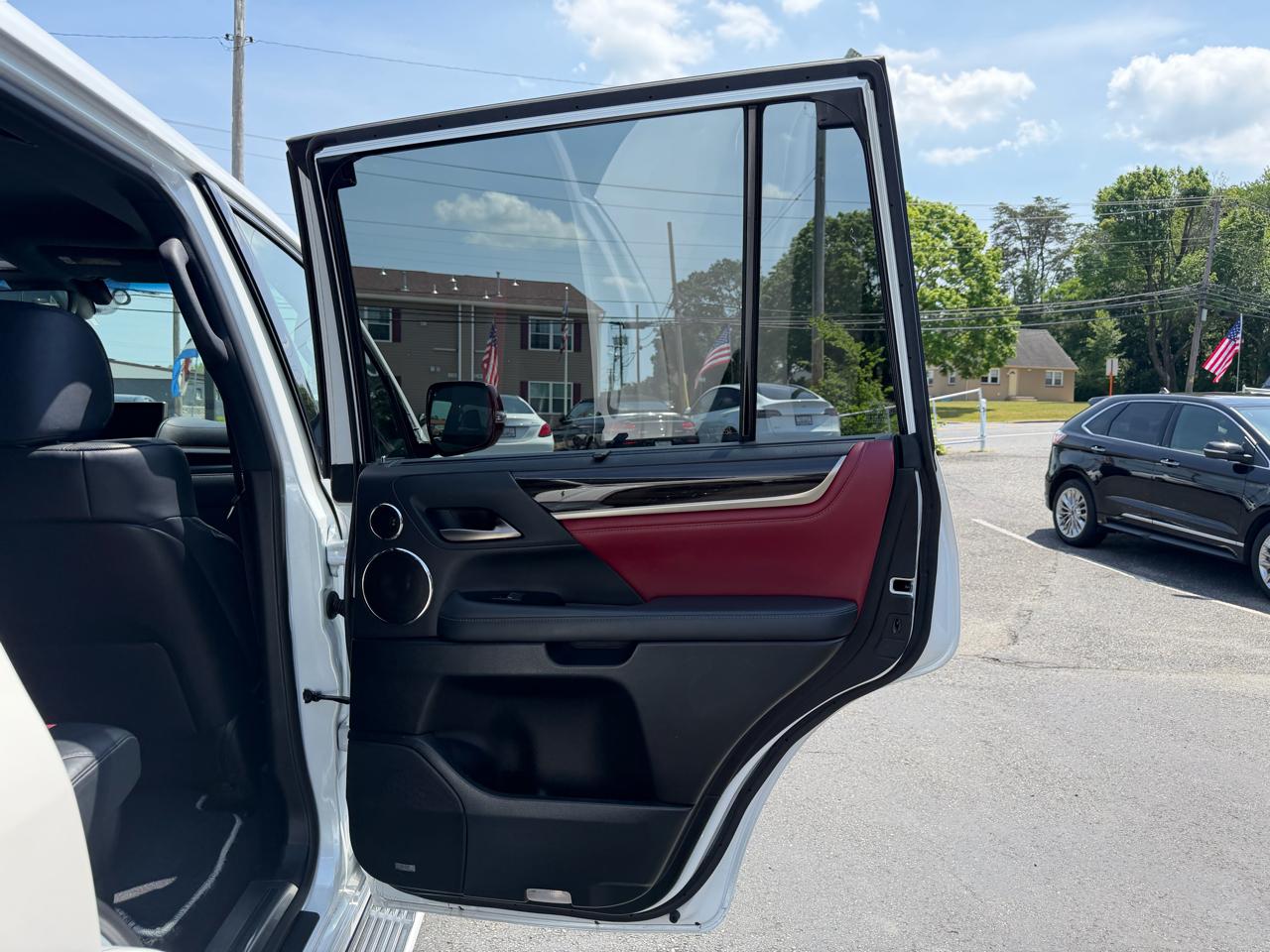 Lexus LX  2021
