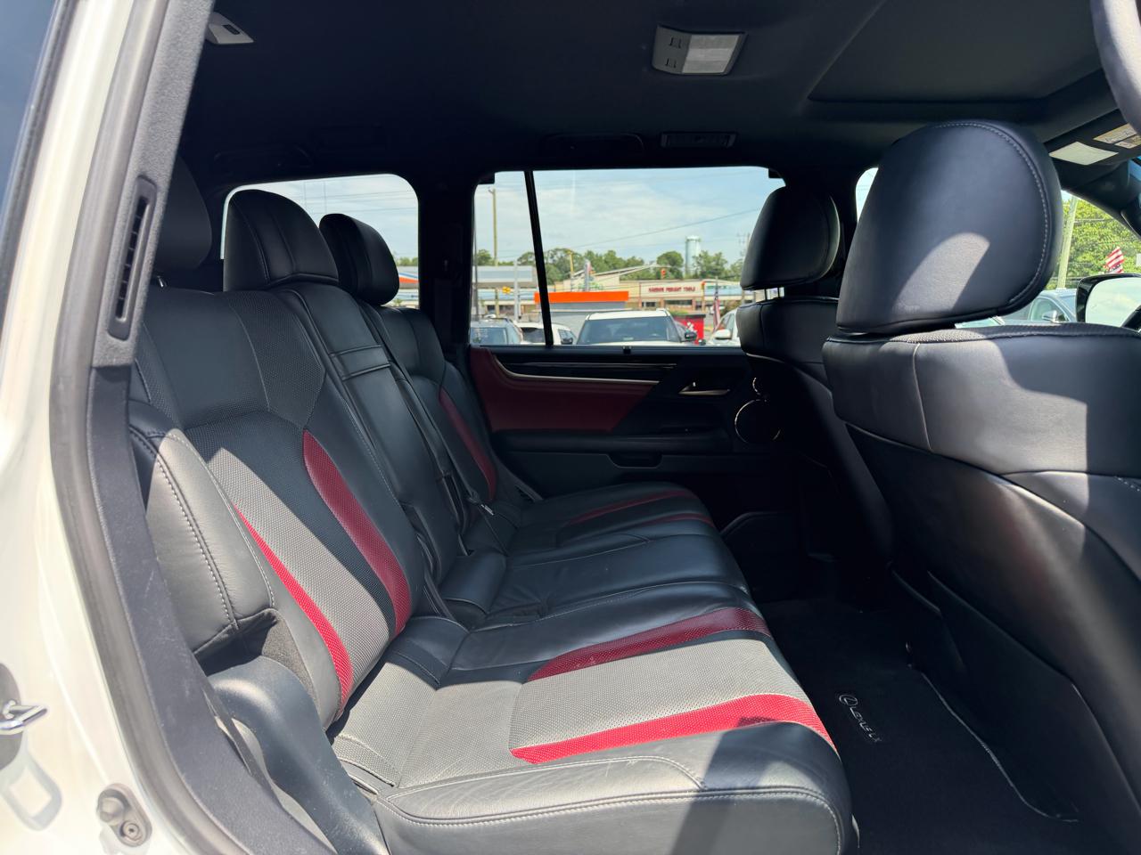 Lexus LX  2021