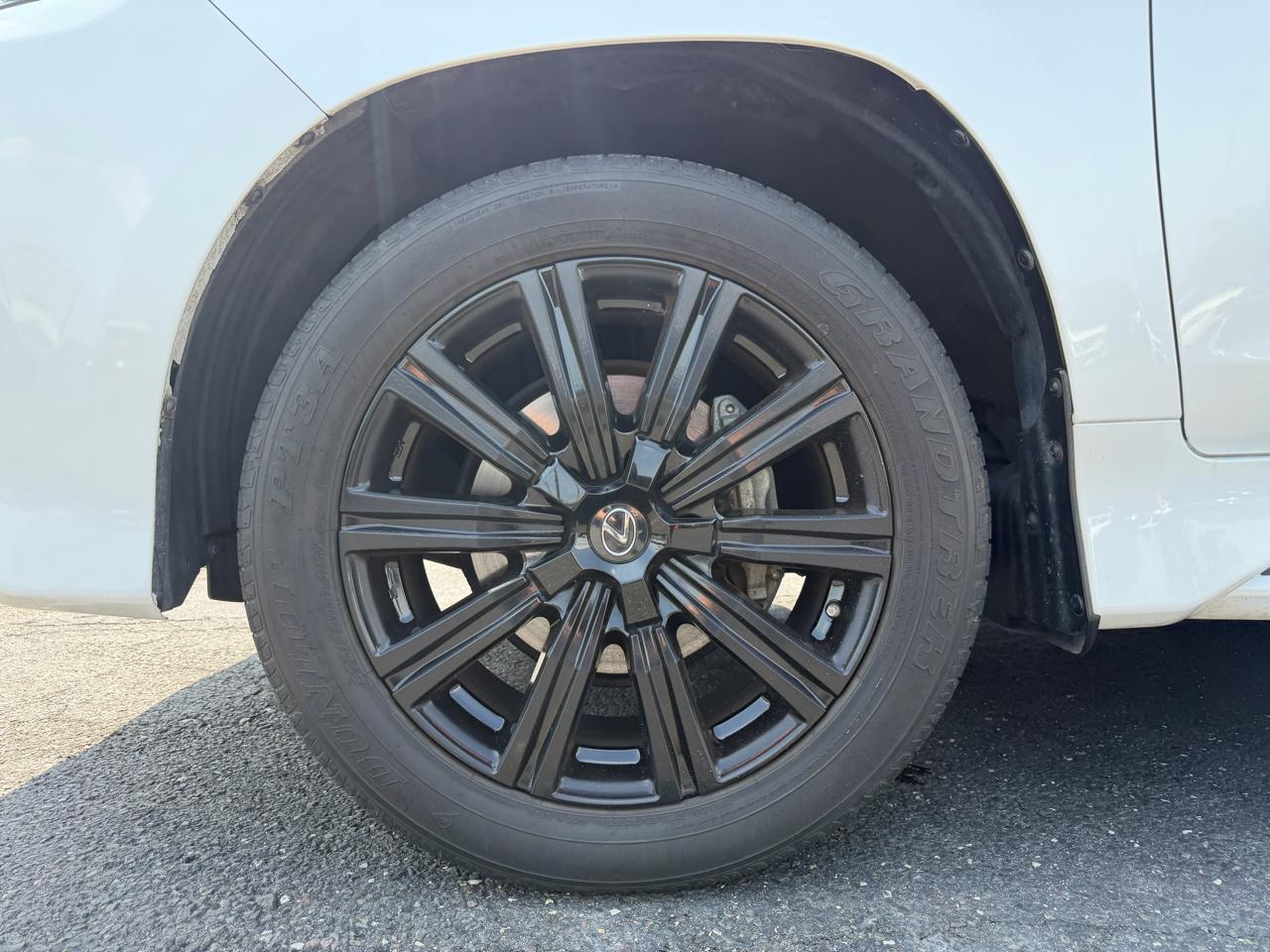 Lexus LX  2021
