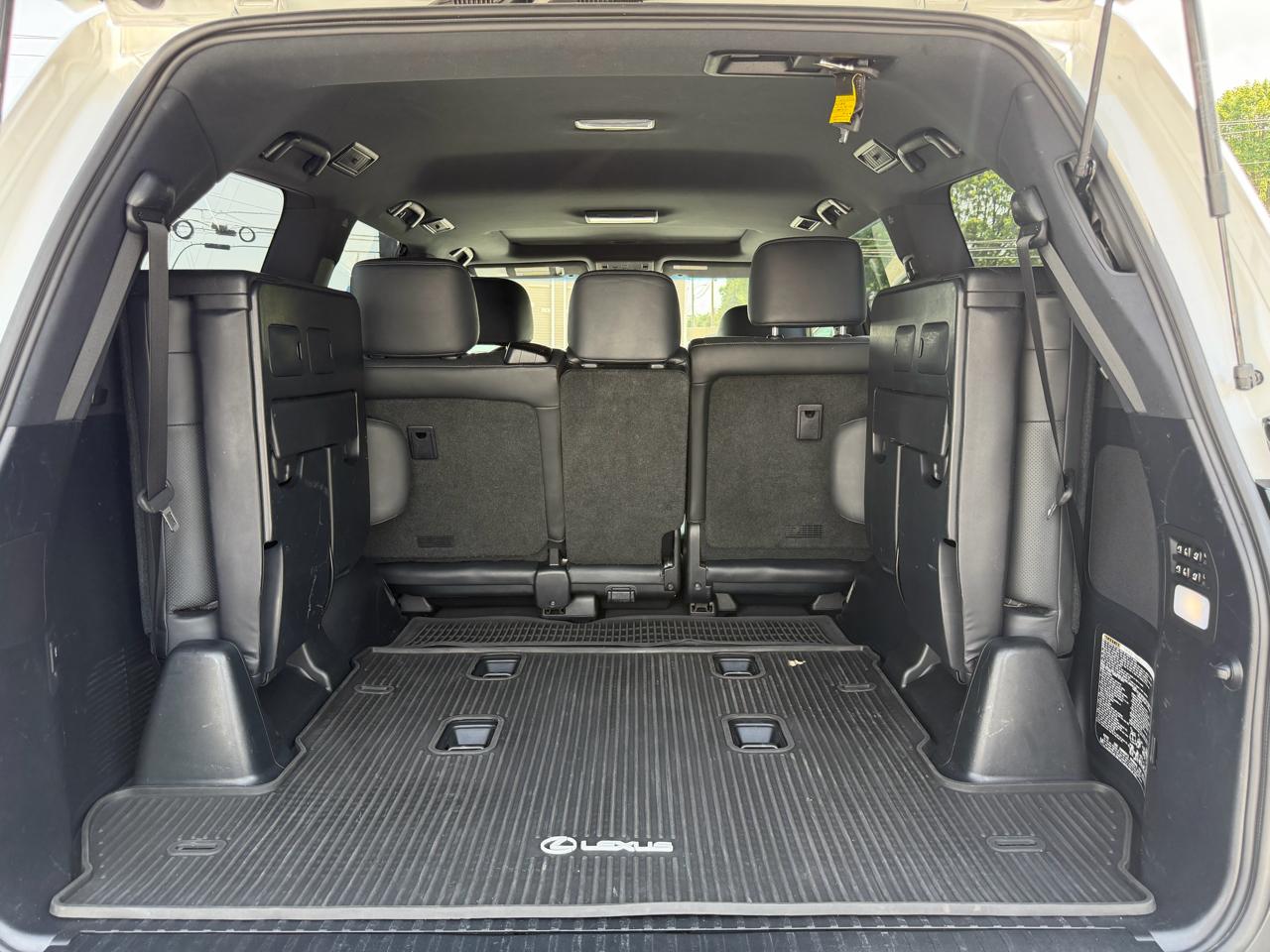 Lexus LX  2021