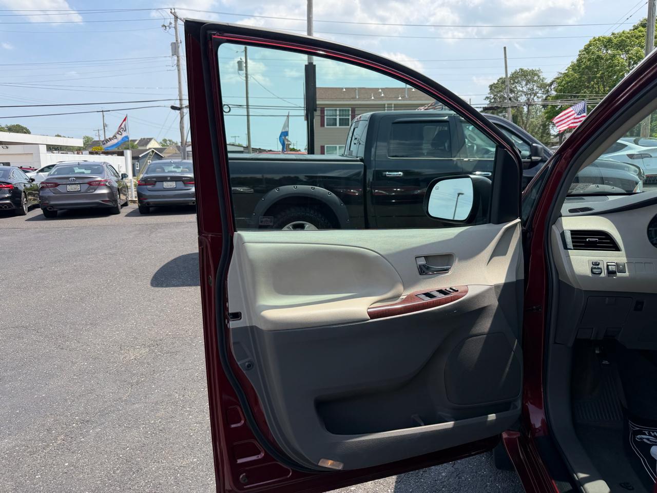 Toyota Sienna  2014
