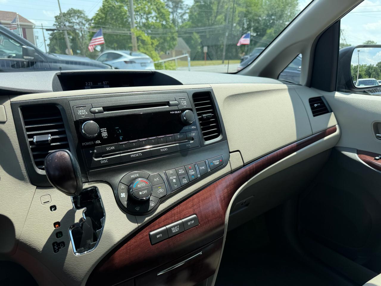 Toyota Sienna  2014