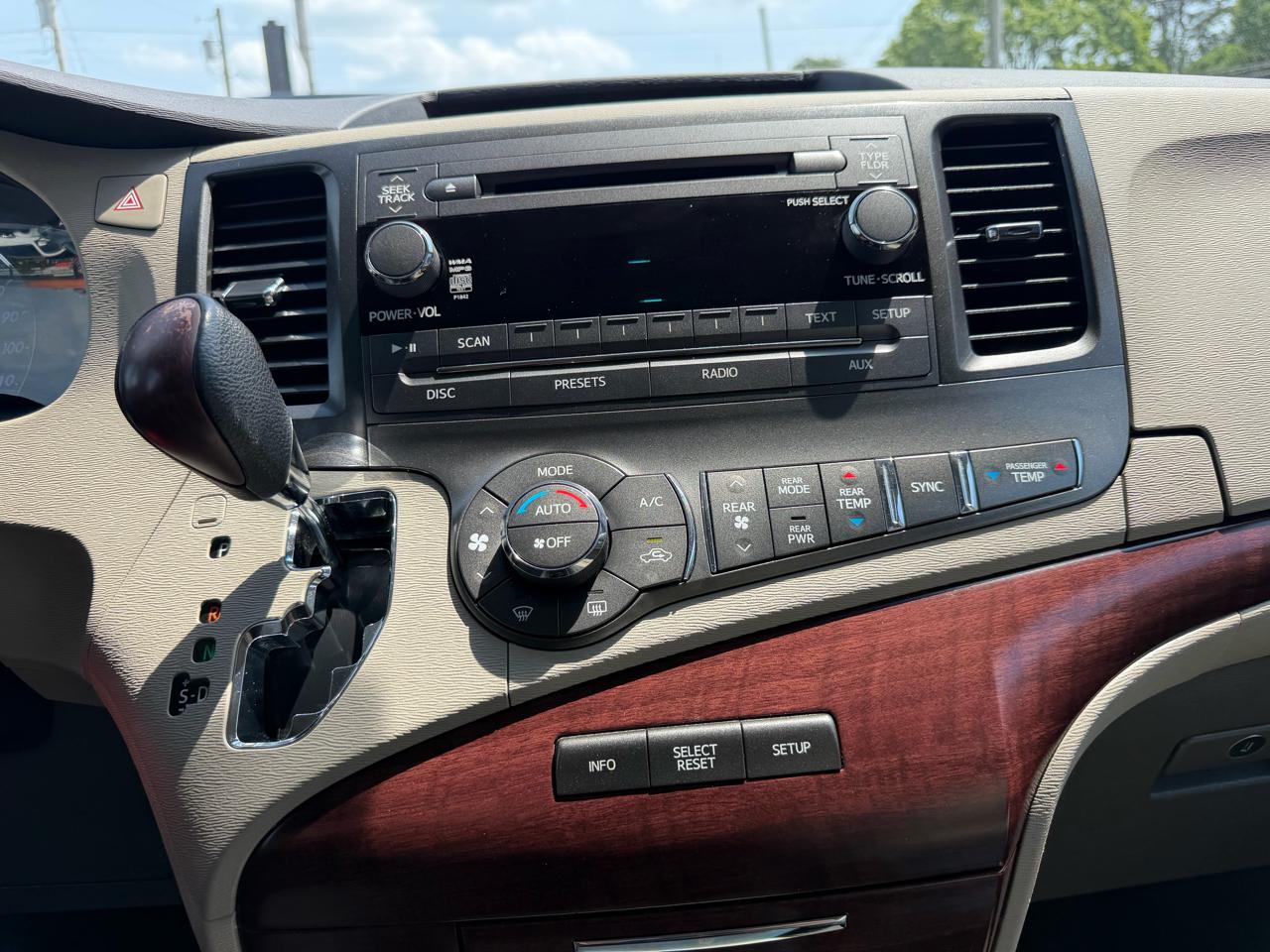 Toyota Sienna  2014