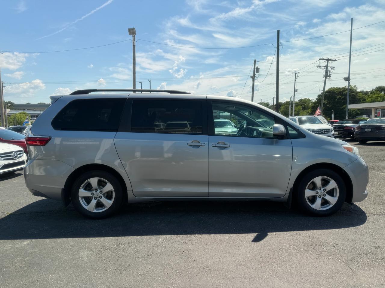 Toyota Sienna  2017
