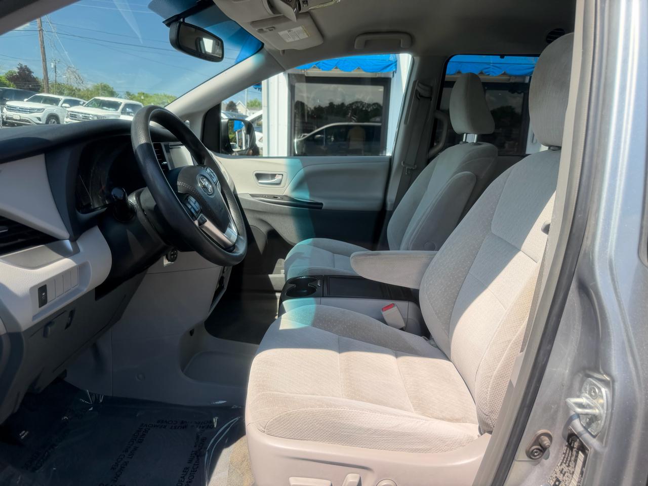 Toyota Sienna  2017
