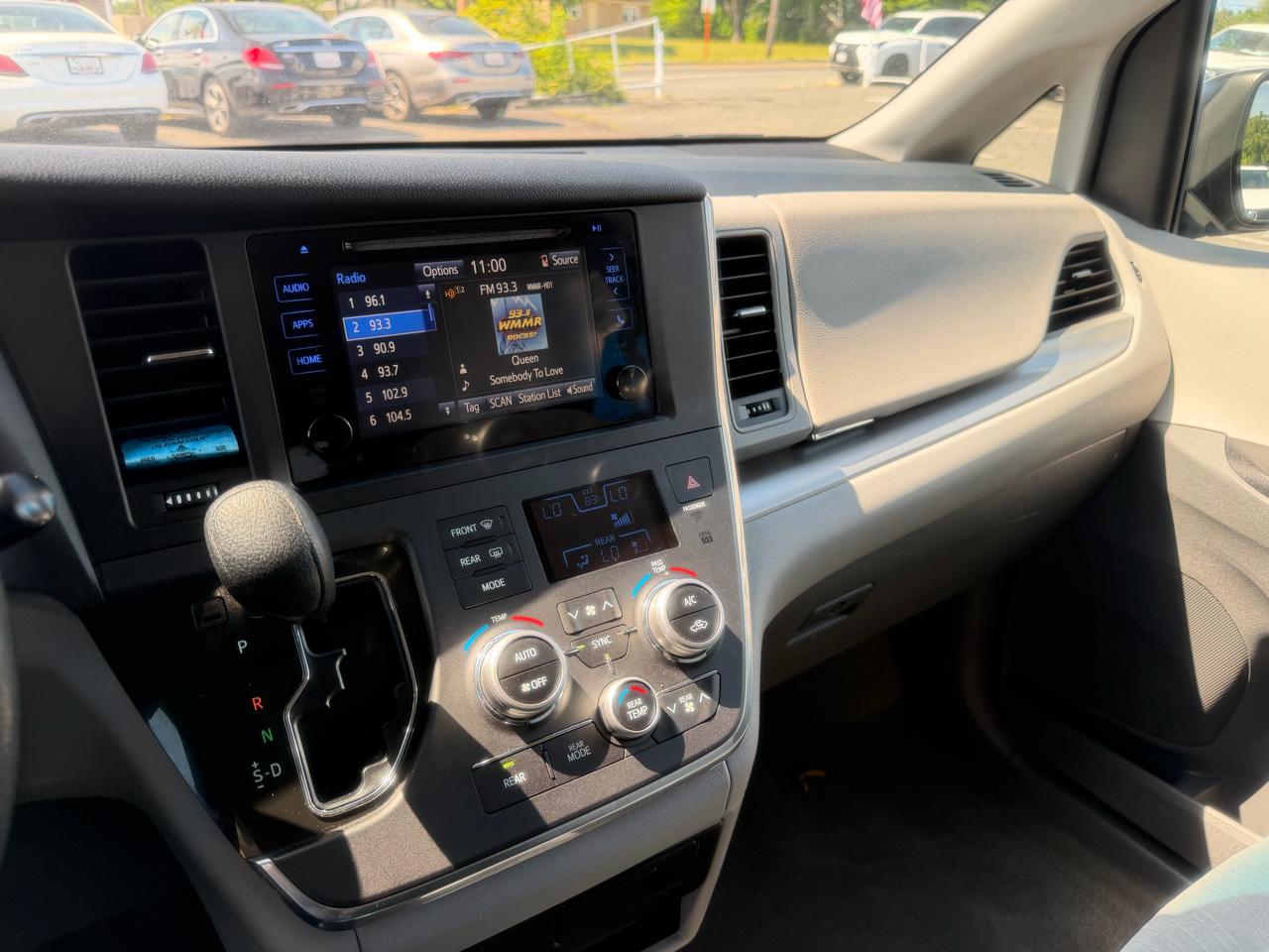Toyota Sienna  2017