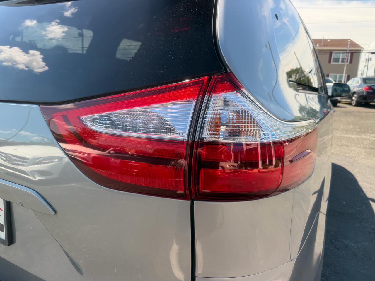 Toyota Sienna  2017
