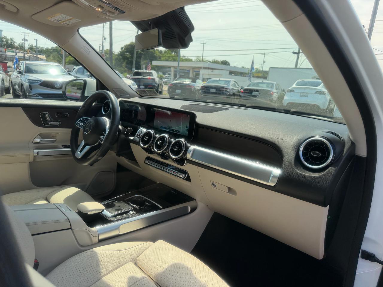 Mercedes-Benz GLB  2021