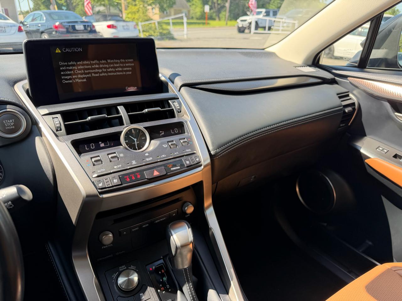 Lexus NX  2021