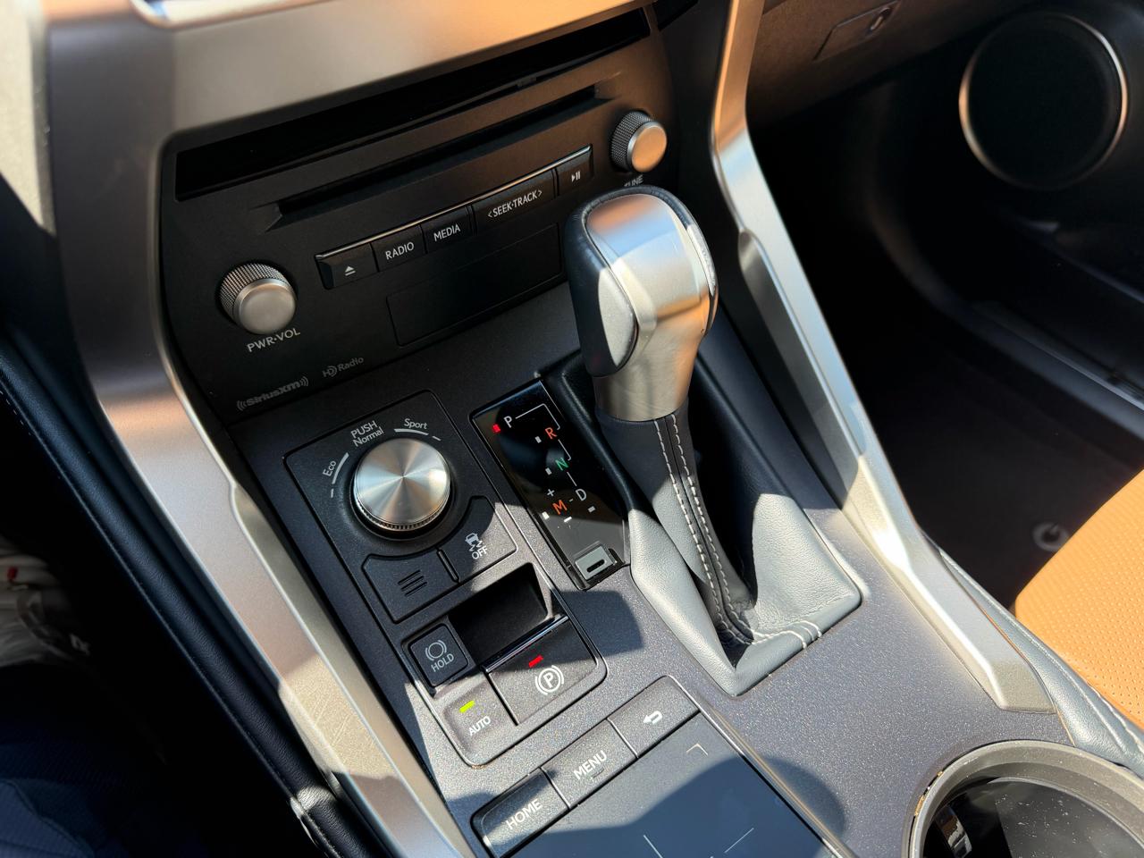 Lexus NX  2021
