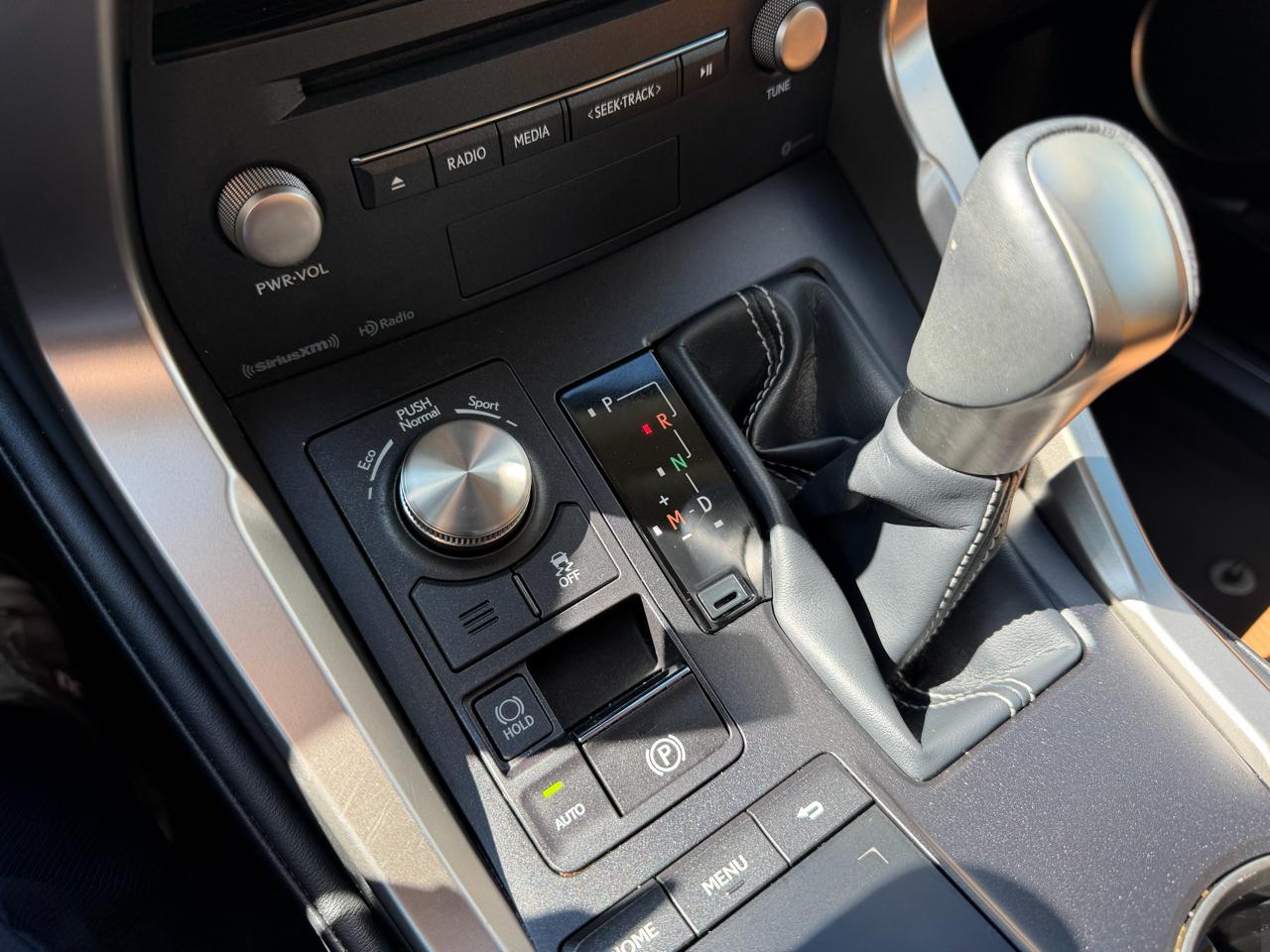 Lexus NX  2021