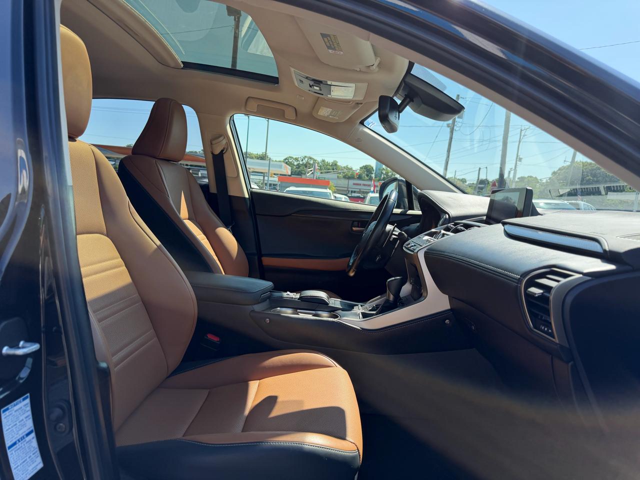 Lexus NX  2021