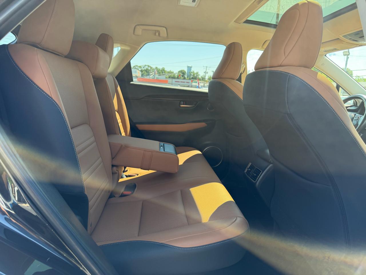 Lexus NX  2021