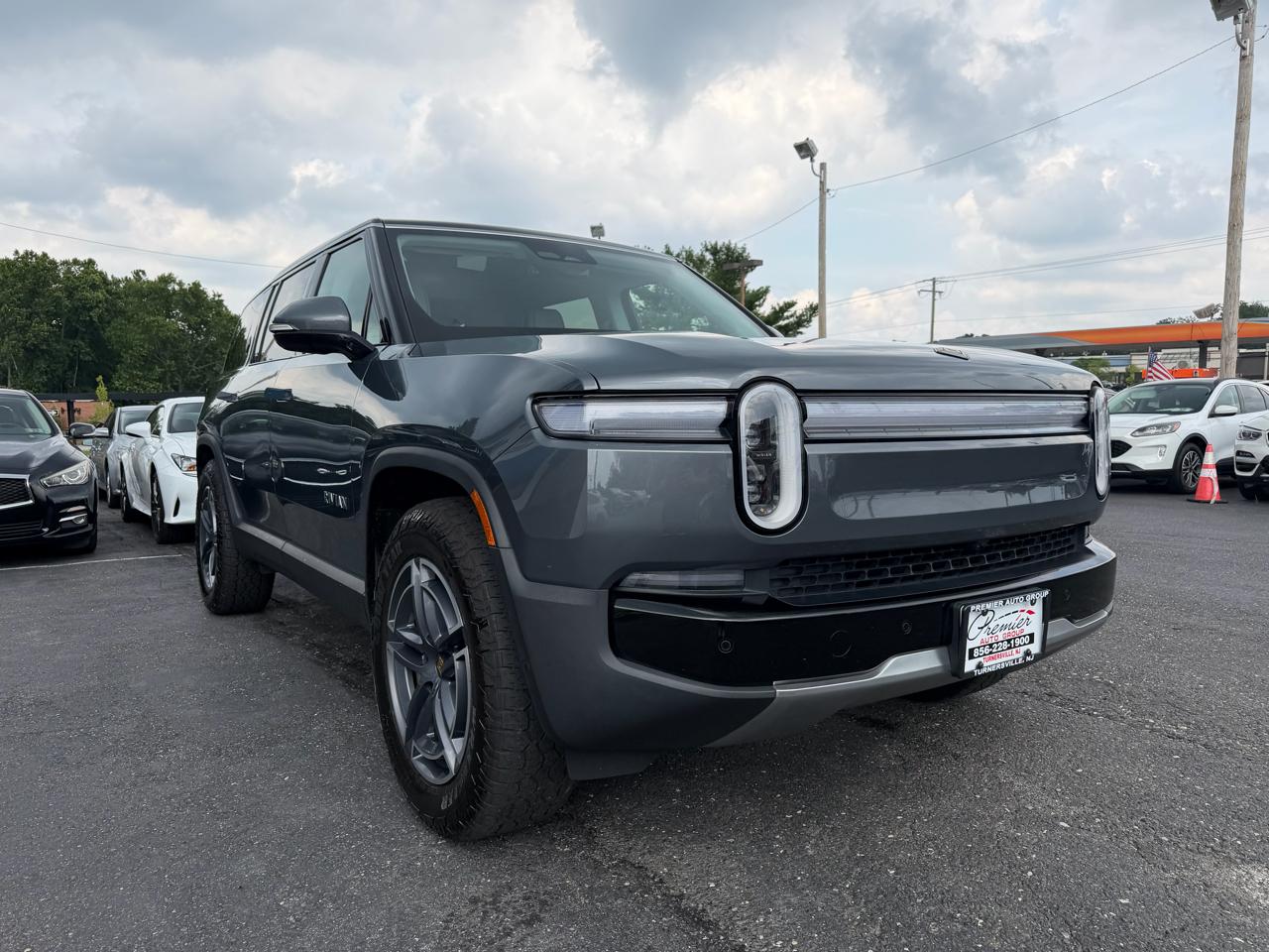 Rivian R1S  2025