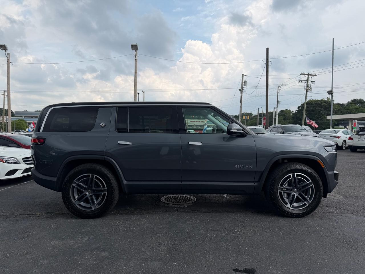 Rivian R1S  2025