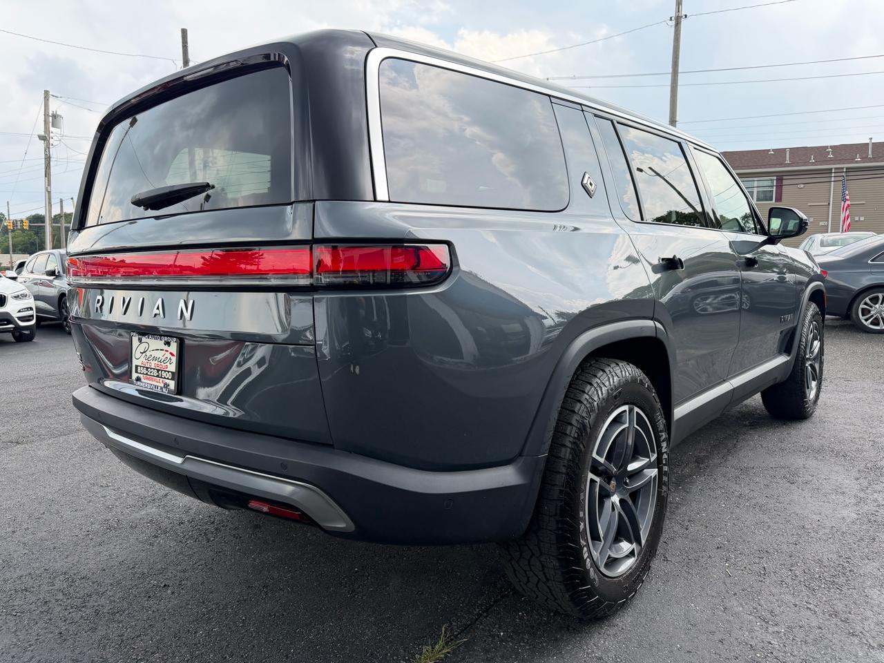 Rivian R1S  2025
