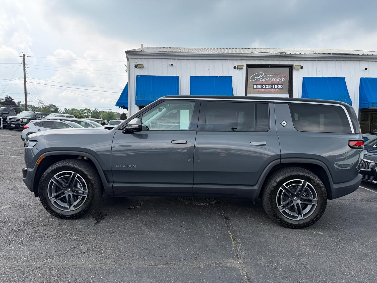 Rivian R1S  2025