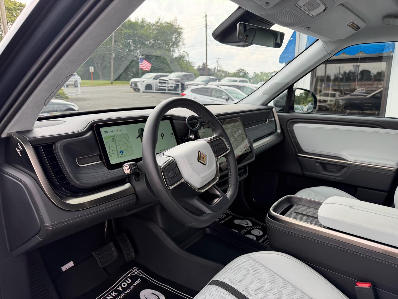 Rivian R1S  2025