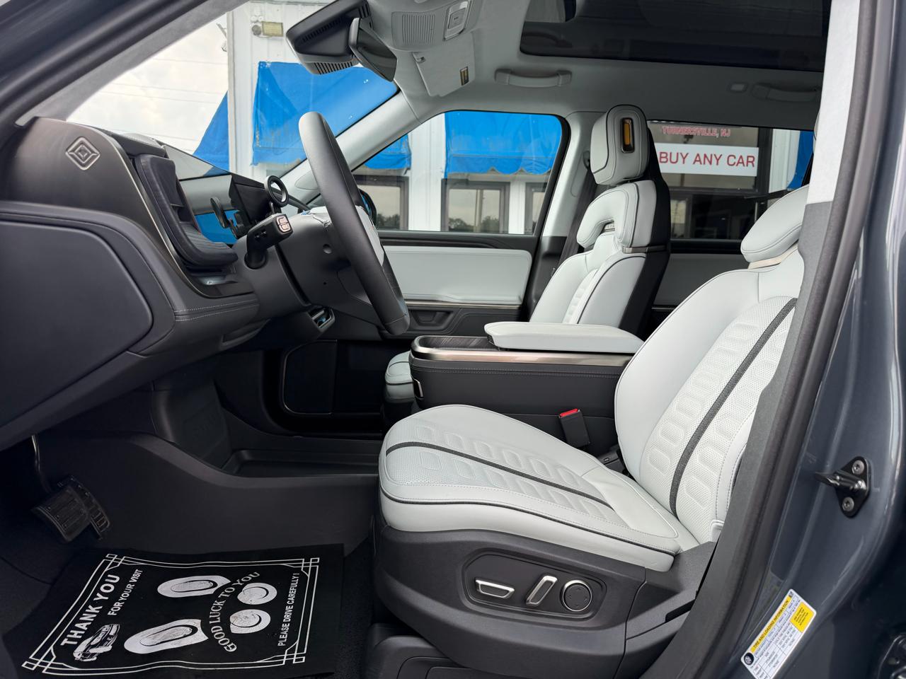 Rivian R1S  2025