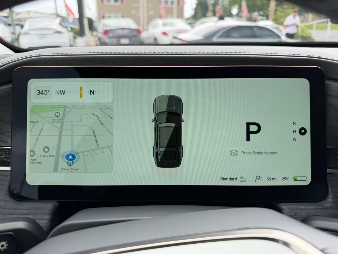 Rivian R1S  2025