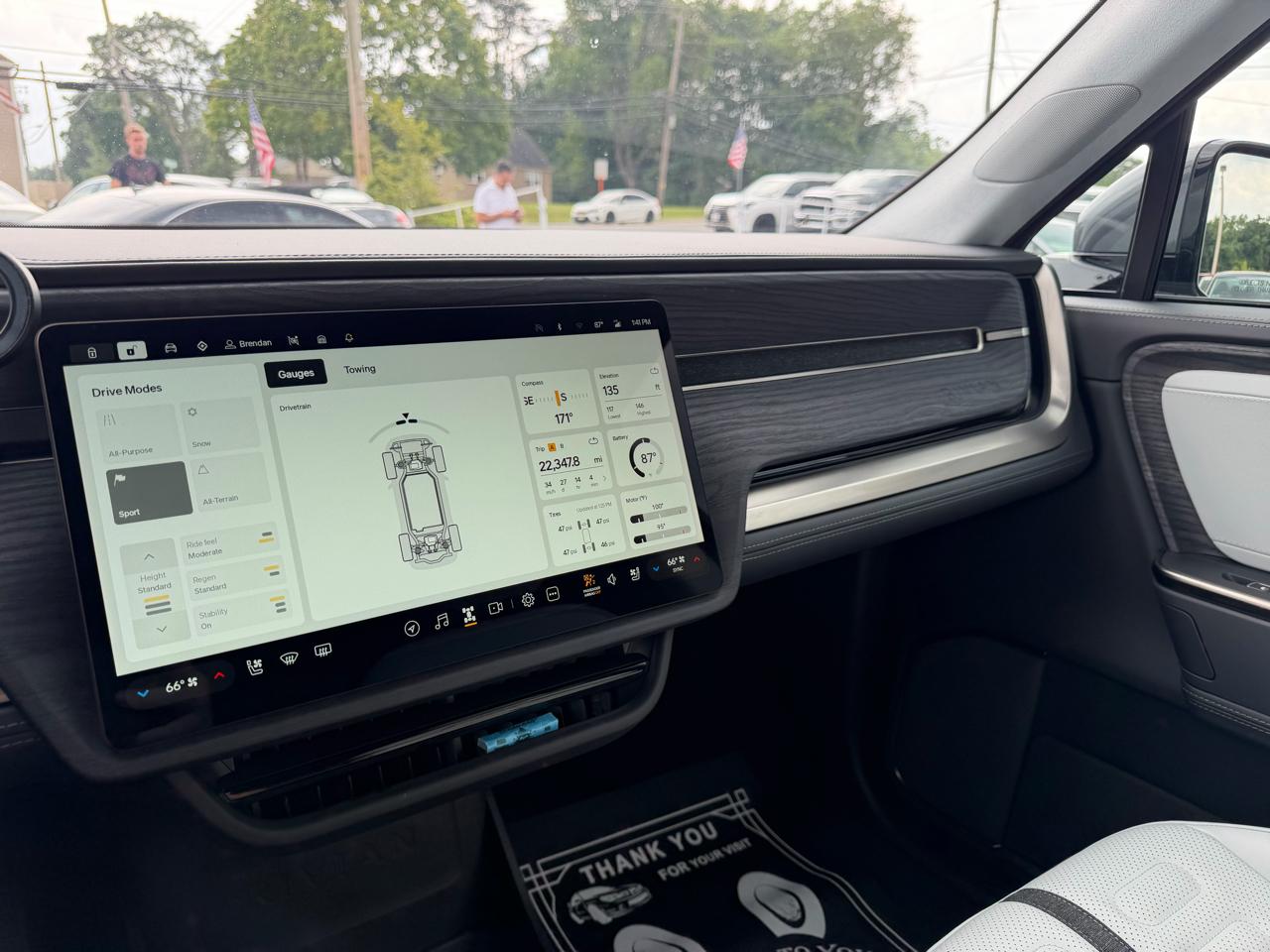 Rivian R1S  2025