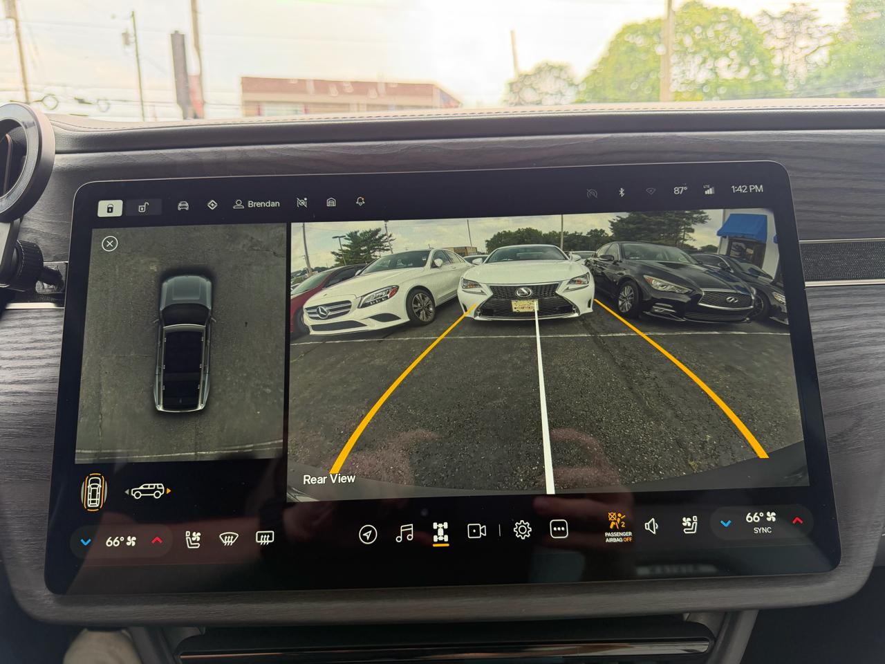 Rivian R1S  2025