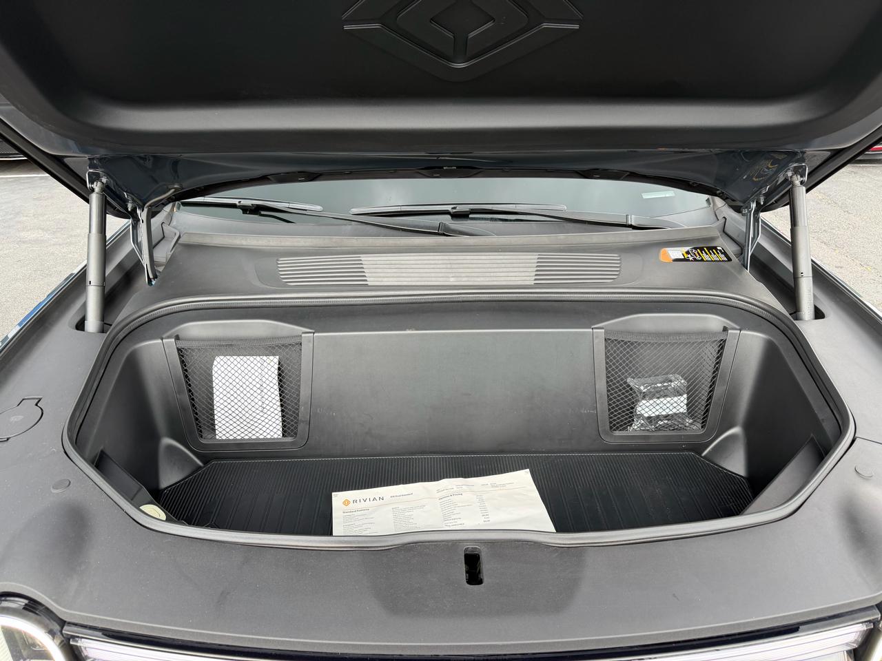 Rivian R1S  2025