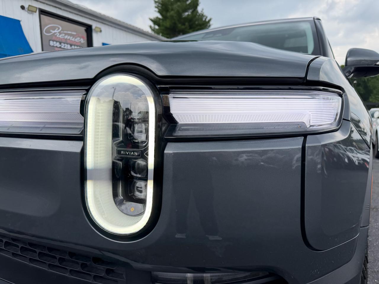Rivian R1S  2025