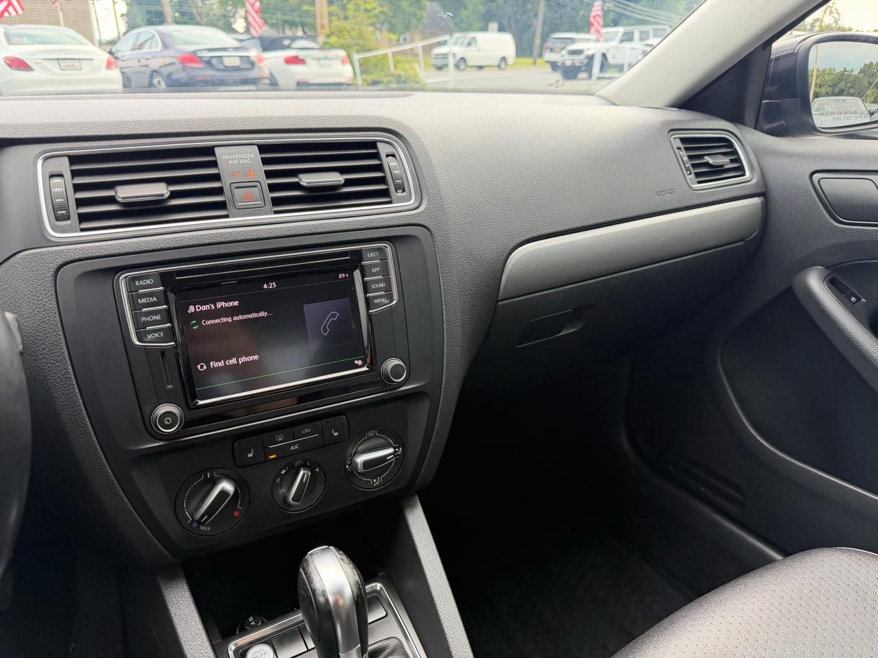 Volkswagen Jetta  2018