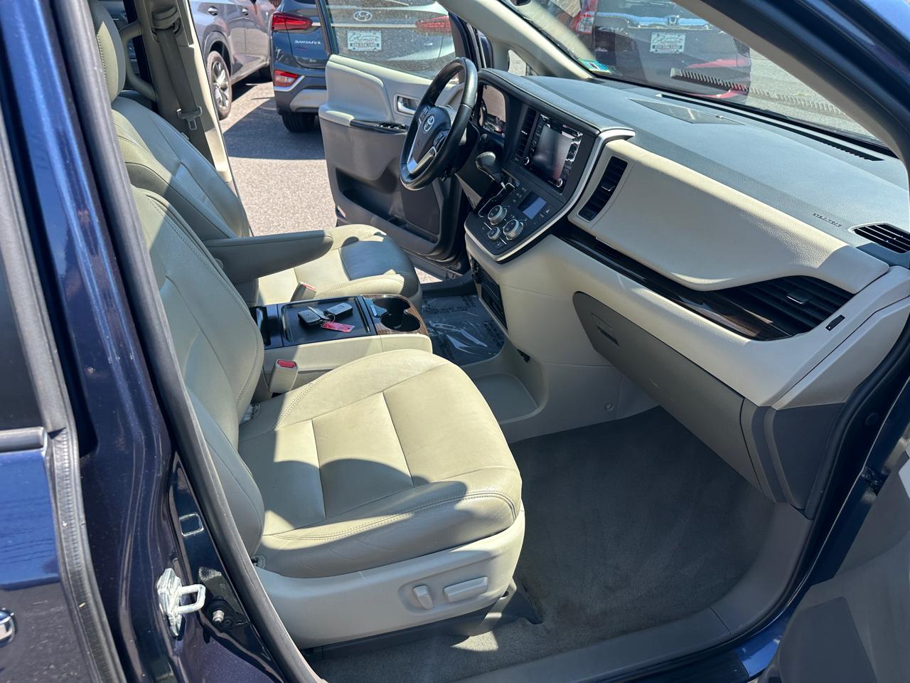Toyota Sienna  2020