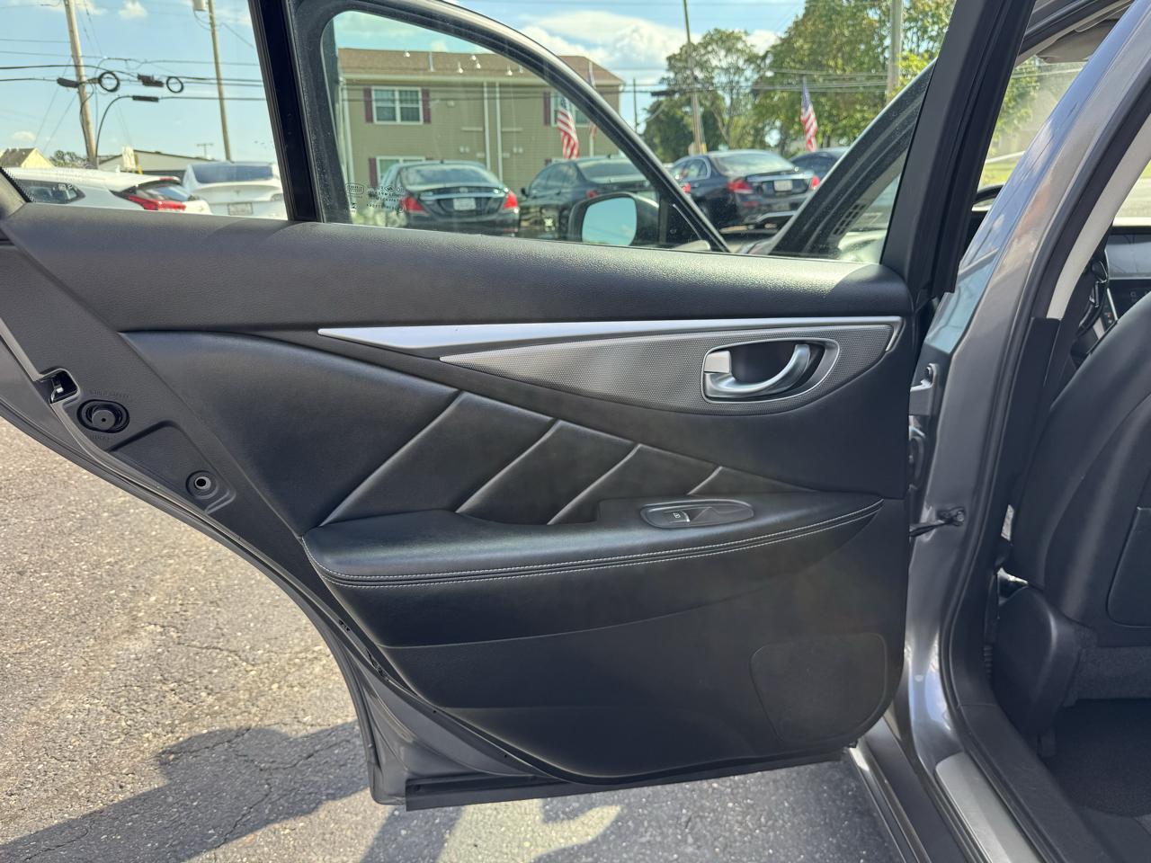 Infiniti Q50  2015