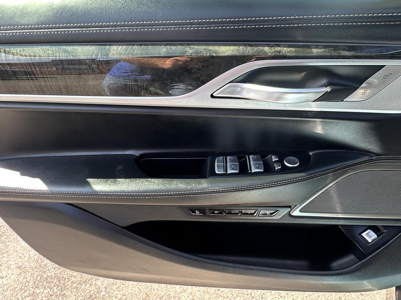 BMW 7 Series  2021