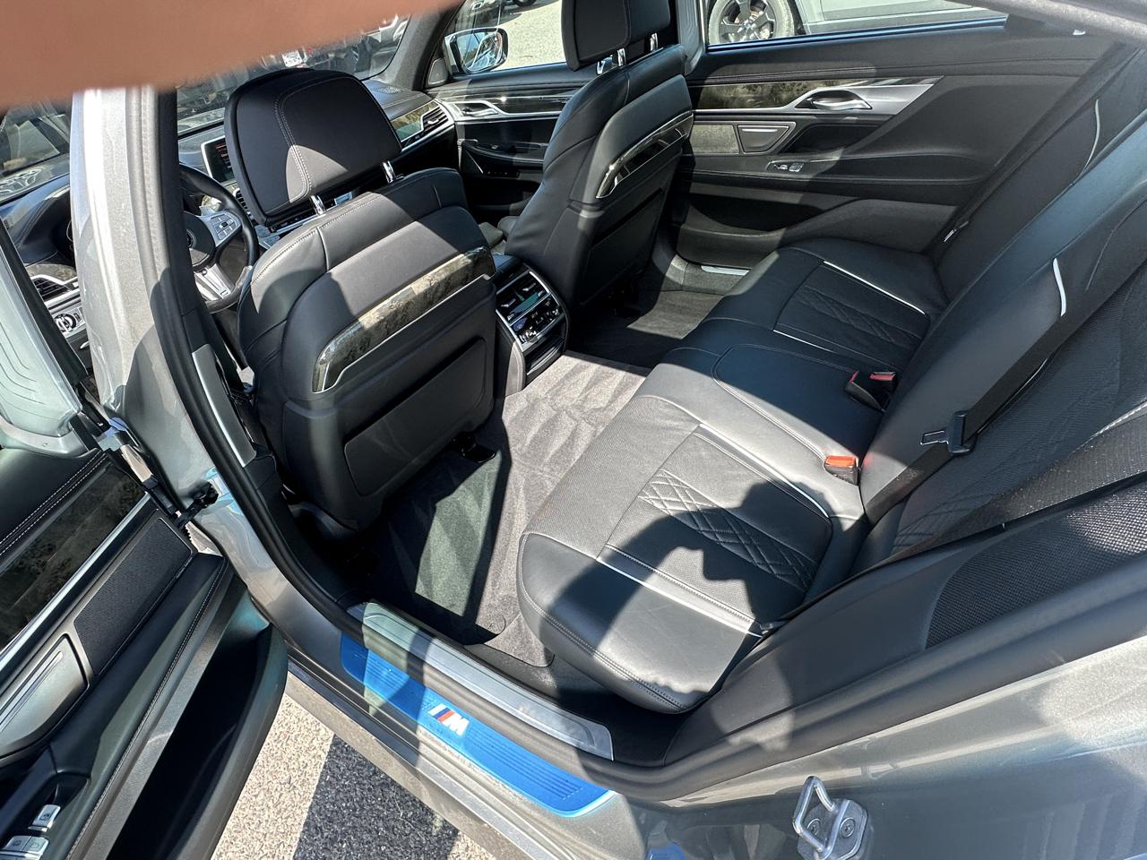BMW 7 Series  2021