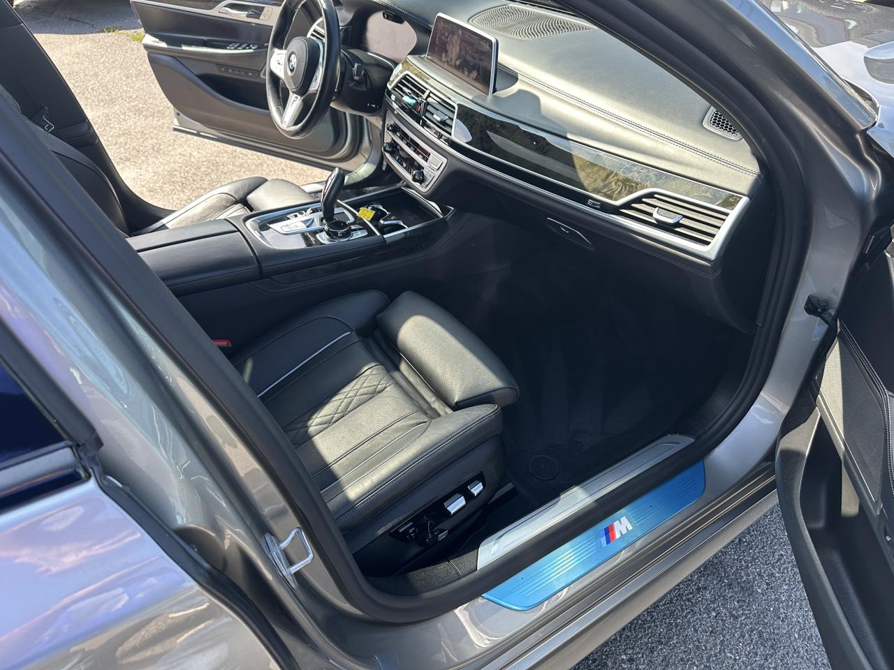 BMW 7 Series  2021
