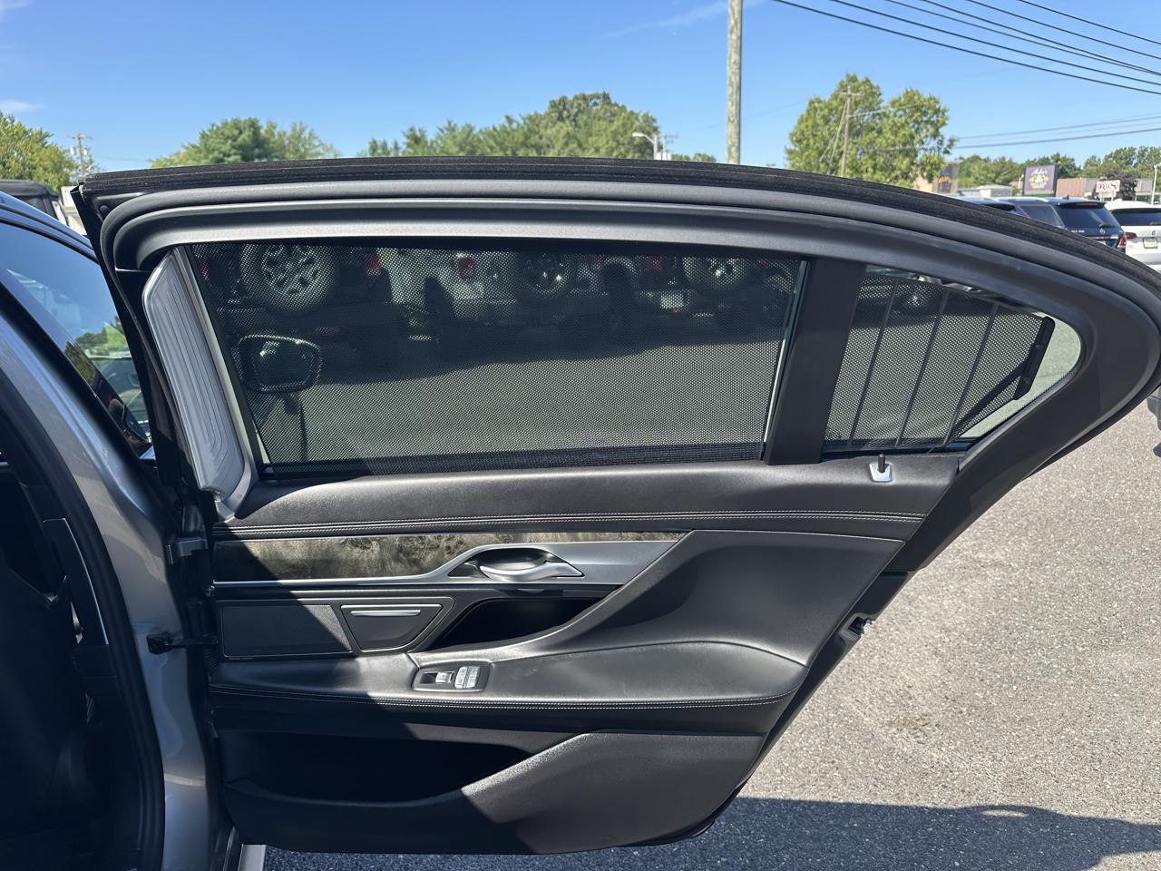 BMW 7 Series  2021