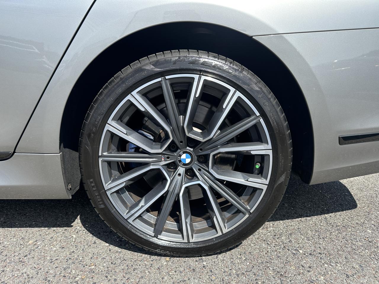 BMW 7 Series  2021