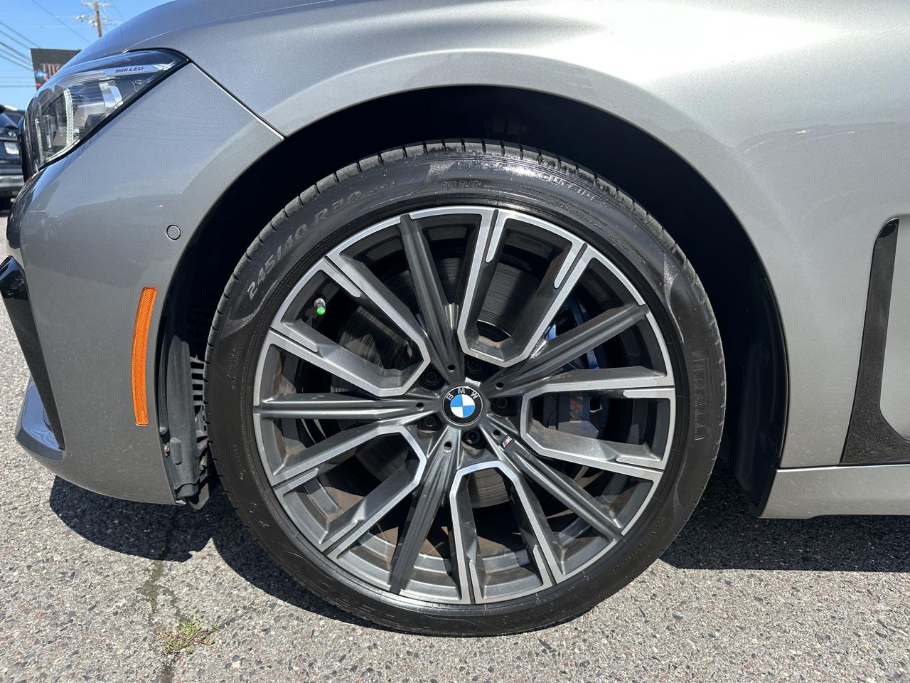 BMW 7 Series  2021