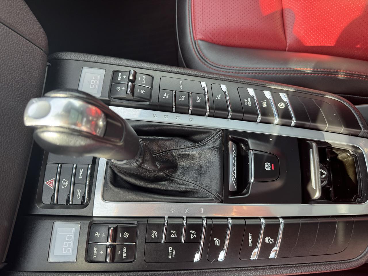 Porsche Macan  2018