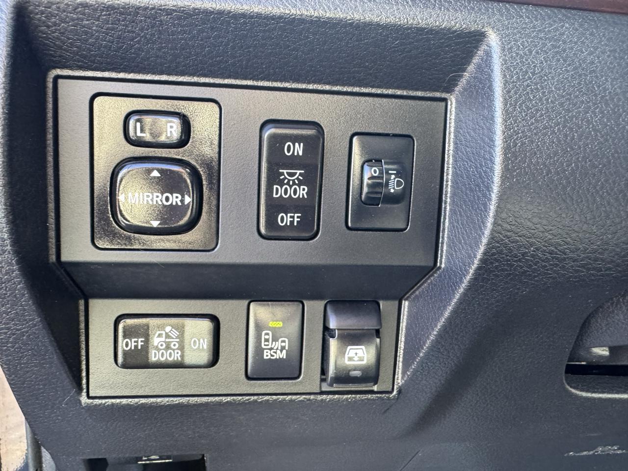 Toyota Tundra 4WD Truck  2014